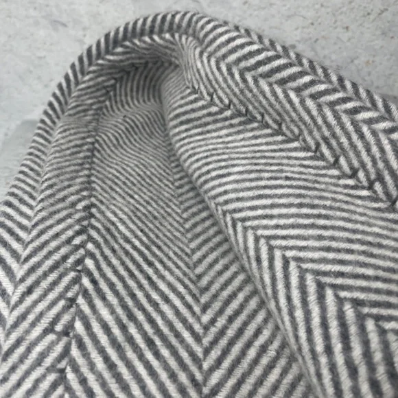 100% Wool Tan and Ivory Soft Herringbone Throw Blanket 53"x69" - Picture 13 of 13